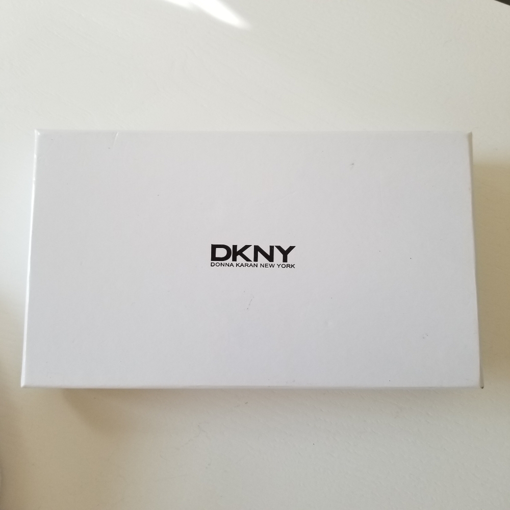 DKNY Saffiano Leather Continental Wallet New - Picture 2 of 6